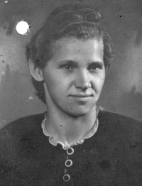 Marie Voznicová's mother Marie Poskerová / around 1940
