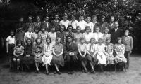 Marie Voznicová (bottom left) with classmates from primary school in Doubrava / 8th grade