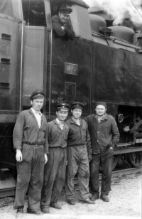 Maria Voznicová's husband Jaroslav (second from the left) with the team / coking plant in Karviná / circa 1960s