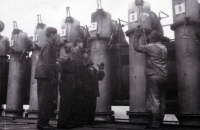 Dělníci karvinské koksovny u pecí / asi 60. léta