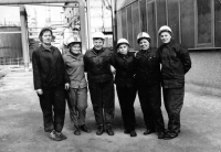 Marie Voznicová (third from the right) with her machine lubrication colleagues / coking furnace in Karviná / early 1970s
