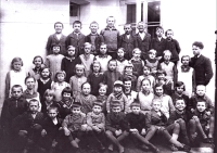 Students of the primary school in Hodonín, sister Jarmila Odehnalová is second from left in the second row, circa 1934–1936