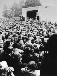 Crowds of visitors and fans of folk music at the Folk Lipnice festival, 1984-1988