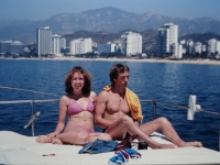 Close-up of newlyweds Köhler from Acapulco, 1981