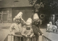 Zdeněk Lobkowicz (first from right) with other children in the brewery yard
