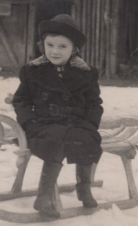 Anna Šlechtová when she was 8 years old, 1943