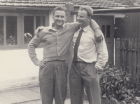 Josef Dvořák vpravo s bratrem Vladimírem v roce 1953