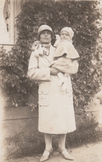 Josef Dvořák as a one-year-old child with his mother in 1928