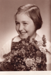 Doris Bartoníčková in 1946
