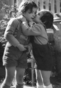 With her friend Andulka in Dejvice, 1941