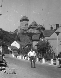 The witness near Castle Karlštejn during his first visit to Czechoslovakia after emigration, 1969