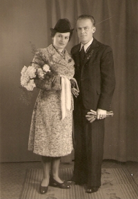 Svatba rodičů v Hazlově roku 1941