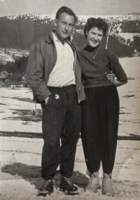 Alžběta Wildová with her husband Karl Wild in the Giant Mountains in the late 1950s