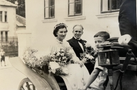 svadobná fotografia Vojtecha Okruckého a Oľgy, rodičov Danice Okruckej