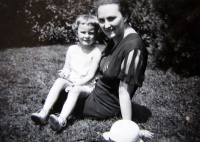 Libuše Beranová with her mum in 1936