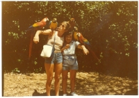 Sestra Consuela Morávková a matka Růžena Morávková v USA, první návštěva, 1982