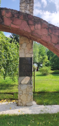 A column dedicated to the Czechs with the inscription TO CZECHS POLES GERMANS // WHO CONTRIBUTED TO THE MATERIAL AND CULTURAL DEVELOPMENT OF CZERMNA SINCE 1354 // GRATEFUL CITIZENS OF CZERMNA IN 1999
