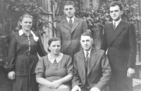 The Matěj family in Bartoňov in 1945. From right: sister Františka, mother Františka, brother Robert, father Robert and Alois Matěj