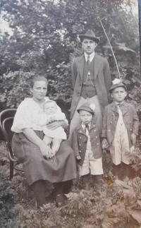 The Matěj family in Bartoňov