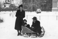 Jana and her parents, Eleonora and Jan Pospíchal. 1942