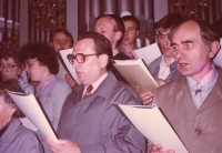 Jan Suchánek (vpravo) zpíval v chrámovém sboru, i sóla, od roku 1952 do roku 1995