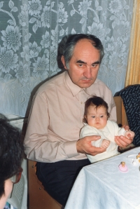 Jan Suchánek with one of his grandchildren (1992)