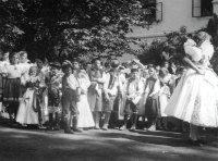 Harvest Festival 1943 in Hrubčice, the witness in hat, in the foreground left