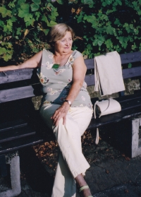 Věra Holubová v lázních po smrti svého muže, rok 2007