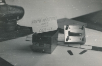Přemysl Malý, první střižný nástroj vlastní výroby, Praha, 1960