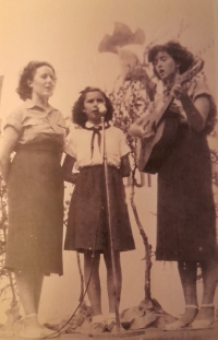 The Soudkovy Sisters Trio