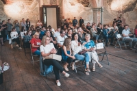 Karolina Remiášová with granddaughter Monika Viktorie Eretová and great-granddaughter Viktorie in the Chotěšov monastery during the official presentation of the Stories of our Neighbours project in the summer of 2022