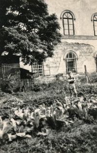 Jaroslav Lobkowicz in the premises of Křimice Chateau, turn of the 1940s and 1950s