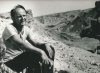 Jiří Macák v Tunisu při natáčení filmu Přeludy pouště, 1982