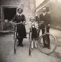 Bohumíra has a new bike. With her stepfather and mother in Byšičky