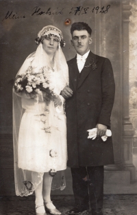 Svatební foto Antonína a Adelhaide Günlových, rodičů Eriky Brinkmannové (1928)