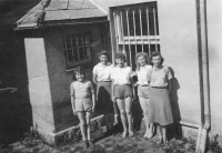 At the boarding school in Pernink in 1952, Erika on the far left