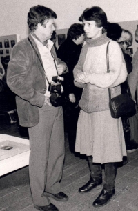 Adolf Absolon with his wife Dana at the exhibition at the Colonnade in Mariánské Lázně (1985)