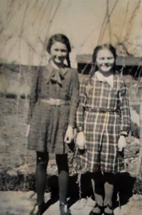 Teta Marie (vpravo) na výměnném pobytu v Görlitz v Sasku 