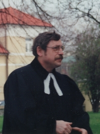 Jan Opočenský in 1996 in the parish house garden in Mělník