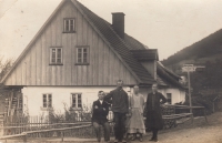 Grandmother Zofia (right) in front of house No. 27 in the former Strausseney (now Pstrążna)