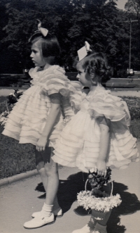 Alena a Nora Metzlovy, cca 1939