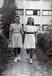 Libuše Durdová (on the left) with her friend, around 1946