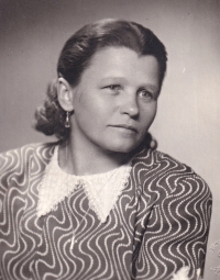 Her mother - Marie Knapíková