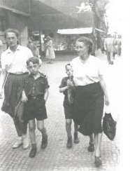 Frederike (left) with her mother (right) and her two brothers in 1953