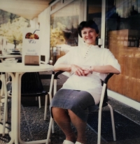 The witness in an Italian cafe near Siegen, Germany, where she commuted for work