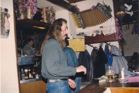 Richard Nemčok v hospodě Agnes Heller, Mnichov, 1987
