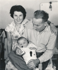 Věra Poláková (mother) and Lev Gans (grandfather) with little Martin Polák, 1960