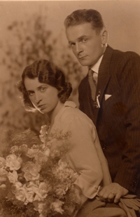 Svatební fotografie rodičů, Staroměstská radnice, 1931