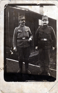 Dědeček Jarmily Valáškové (vlevo) za první světové války