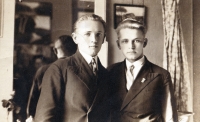 Jarmila Valášková's father František Božoň (left) with his brother / around 1930